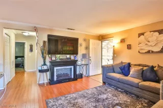 Photo #5: 2368444 Listing