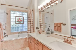 Photo #6: 2368450 Listing