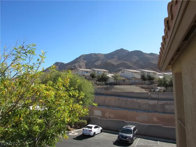 MLS: 2368529 Condo For Sale