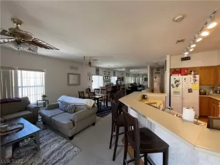 Photo #4: 2368546 Listing