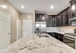 Photo #4: 2368602 Listing 