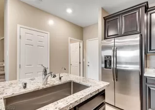 Photo #5: 2368602 Listing 