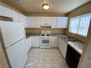 Photo #4: 2368607 Listing