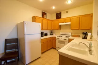 Photo #3: 2368633 Listing