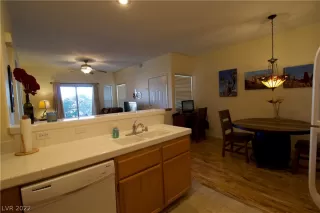 Photo #5: 2368633 Listing