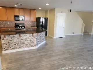 Photo #5: 2368658 Listing 