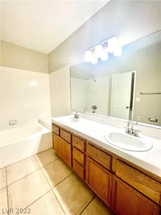 Photo #6: 2368664 Listing