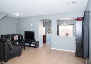 Photo #3: 2368672 Listing 