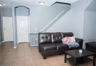 Photo #4: 2368672 Listing 