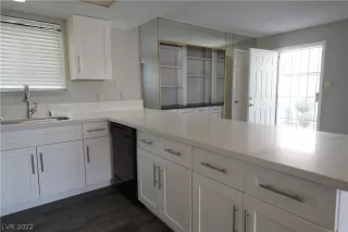 Photo #5: 2368740 Listing 