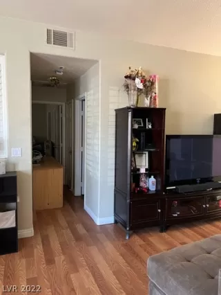 Photo #3: 2368741 Listing