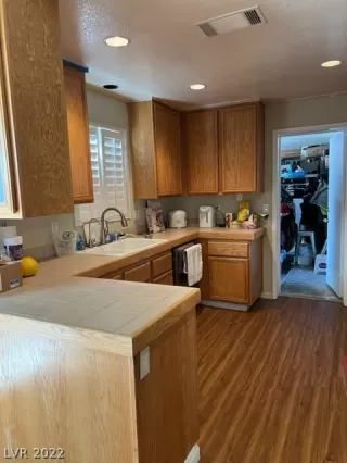 Photo #5: 2368741 Listing