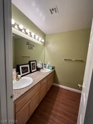 Photo #6: 2368741 Listing