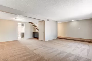 Photo #4: 2368761 Listing