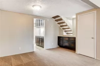 Photo #6: 2368761 Listing