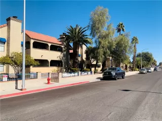 Photo #2: 2368769 Listing