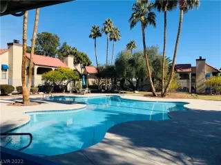 Photo #4: 2368769 Listing