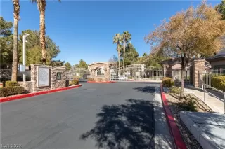 Photo #3: 2368781 Listing