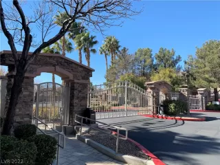 Photo #4: 2368781 Listing