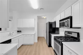 Photo #3: 2368793 Listing 