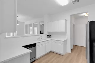 Photo #4: 2368793 Listing 