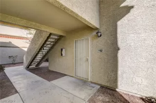 Photo #3: 2368807 Listing