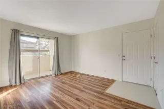 Photo #4: 2368807 Listing