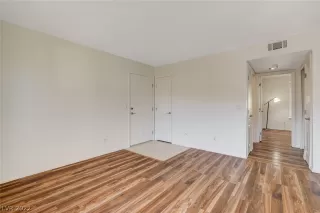 Photo #5: 2368807 Listing