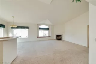 Photo #4: 2368821 Listing