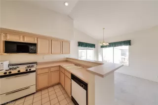 Photo #5: 2368821 Listing