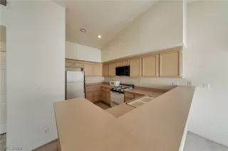 Photo #6: 2368821 Listing