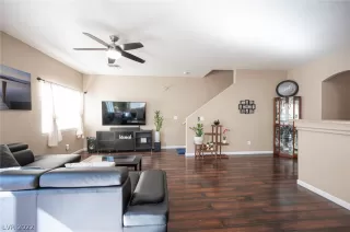 Photo #2: 2368835 Listing