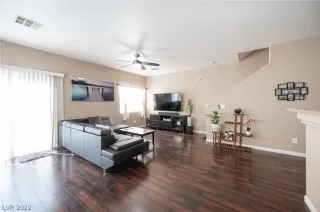 Photo #3: 2368835 Listing