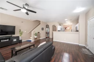 Photo #4: 2368835 Listing