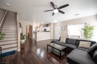 Photo #6: 2368835 Listing