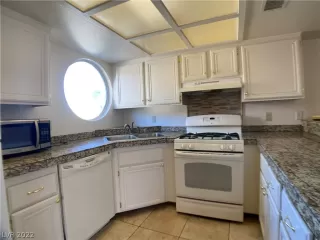 Photo #4: 2368848 Listing 