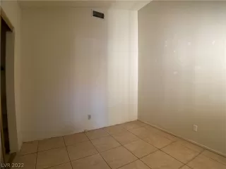 Photo #5: 2368848 Listing 