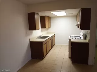 Photo #5: 2368851 Listing 