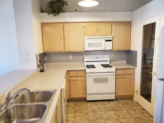 Photo #5: 2368873 Listing 