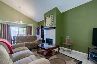 Photo #4: 2368897 Listing 