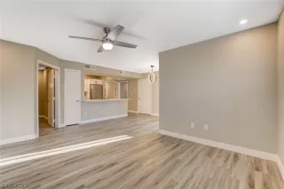 Photo #3: 2368919 Listing