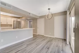 Photo #4: 2368919 Listing