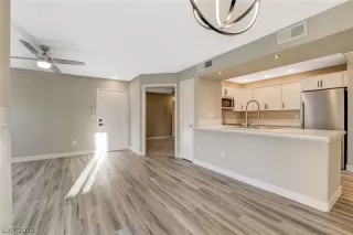 Photo #6: 2368919 Listing