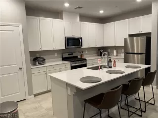 Photo #3: 2368923 Listing 