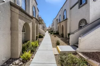 Photo #2: 2368929 Listing