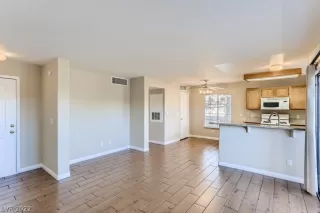 Photo #3: 2368929 Listing