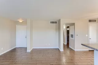 Photo #4: 2368929 Listing