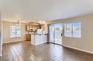 Photo #5: 2368929 Listing