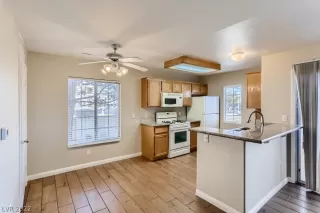 Photo #6: 2368929 Listing