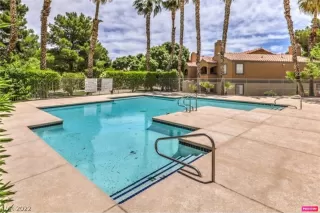 Photo #4: 2368930 Listing